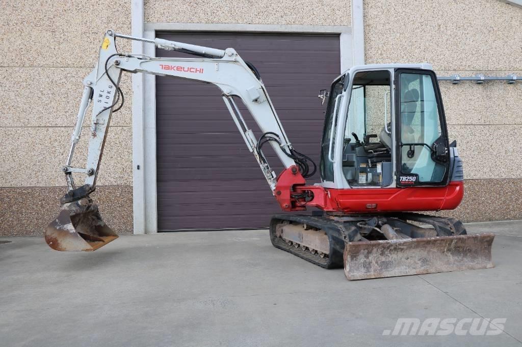 Takeuchi TB 250 Mini excavadoras < 7t