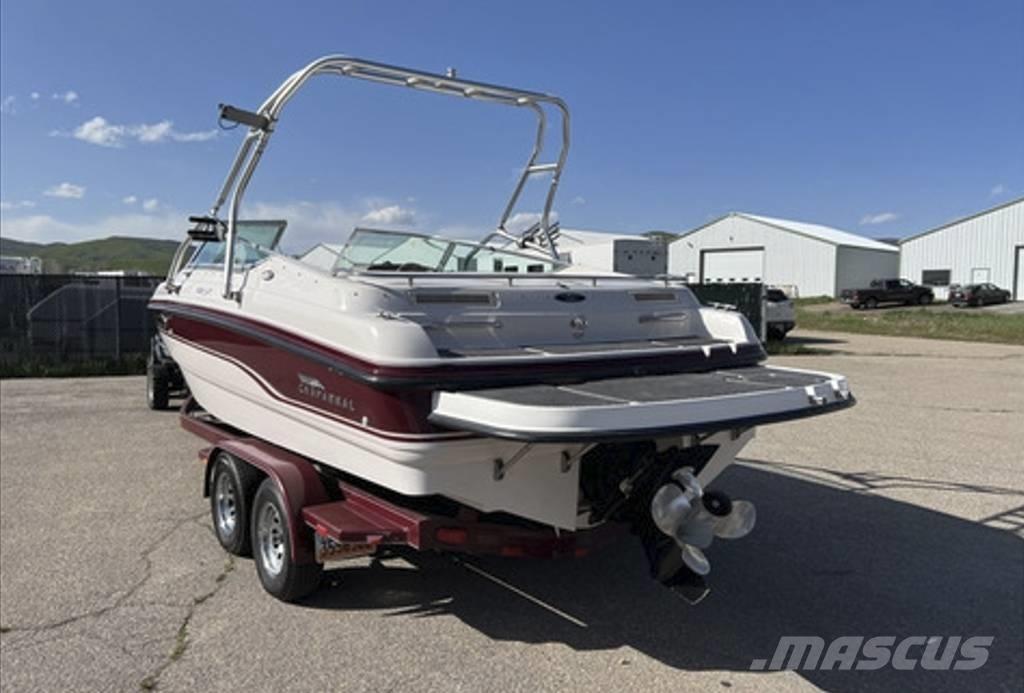  Chaparral 2330 SS Barcos / barcazas de carga