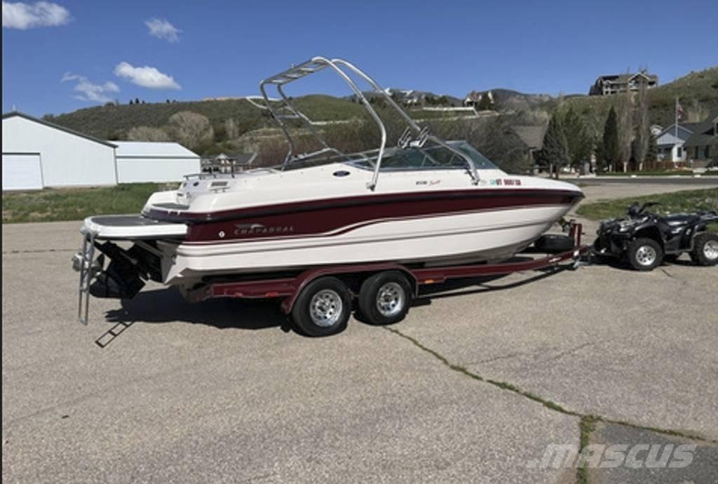  Chaparral 2330 SS Barcos / barcazas de carga