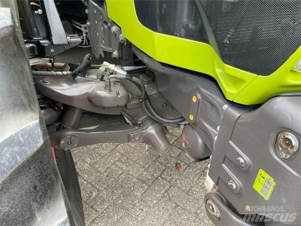 CLAAS Arion 650 Tractores