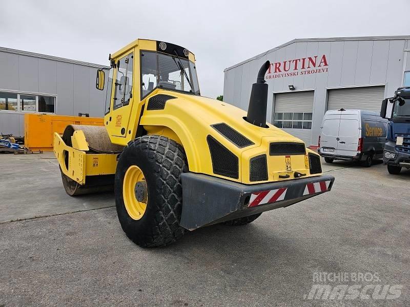Bomag BW 213 D H-4 Rodillos de un solo tambor
