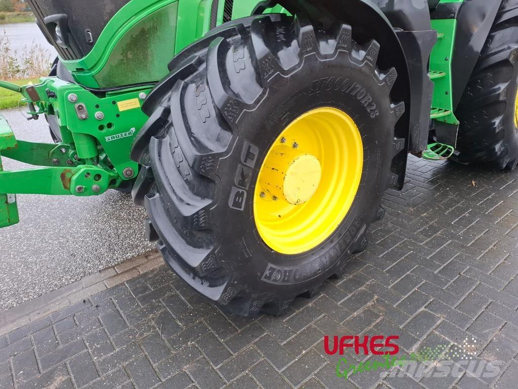 John Deere 6215 R Tractores
