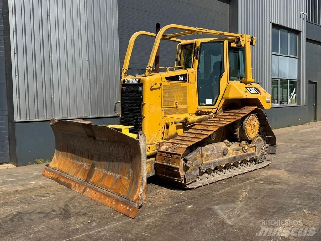 CAT D6N Buldozer sobre oruga