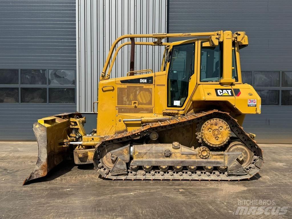 CAT D6N Buldozer sobre oruga