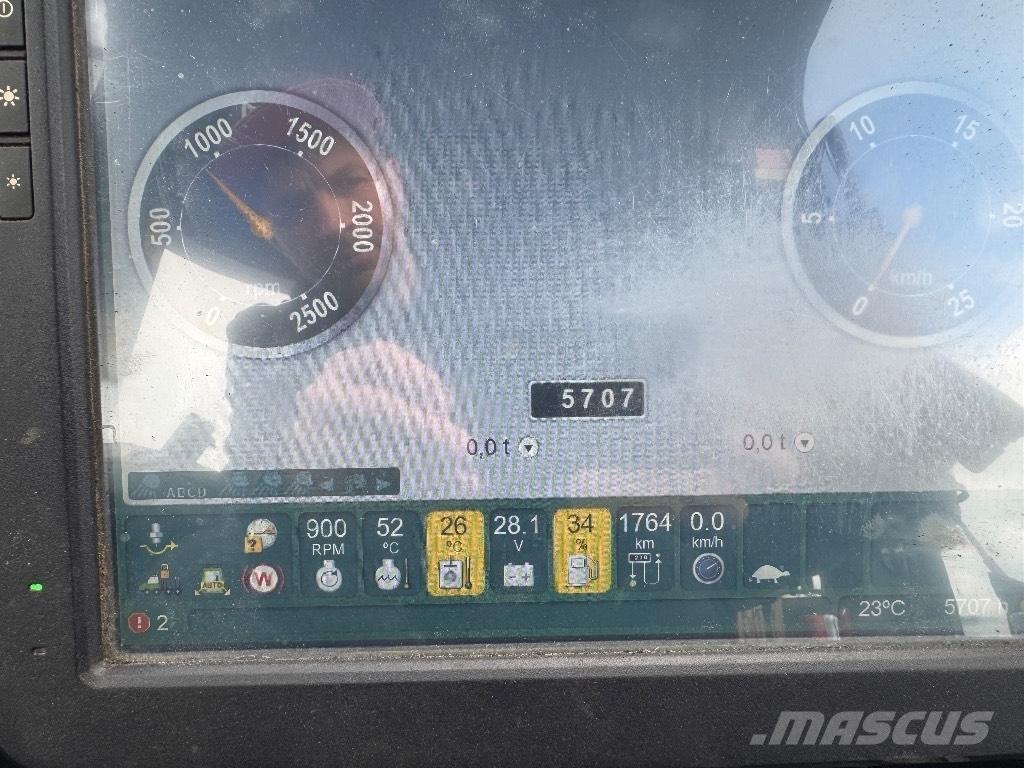 John Deere 810 E Autocargadoras