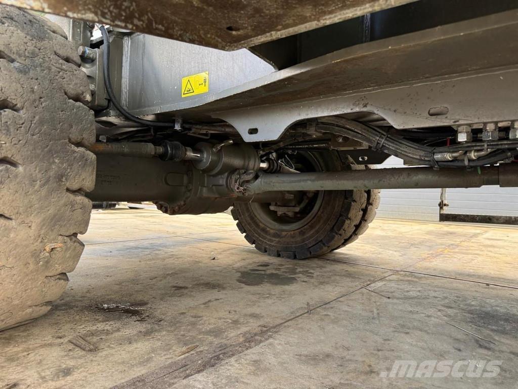 Sennebogen 825M E Excavadoras de manutención