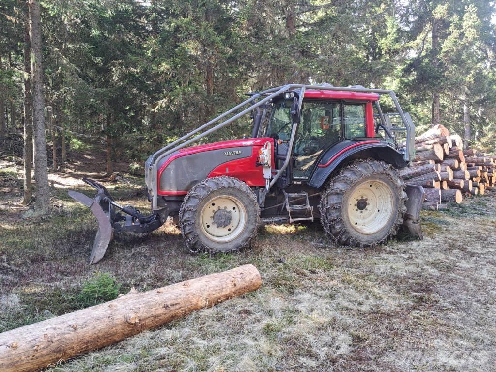 Valtra T 151 Tractores