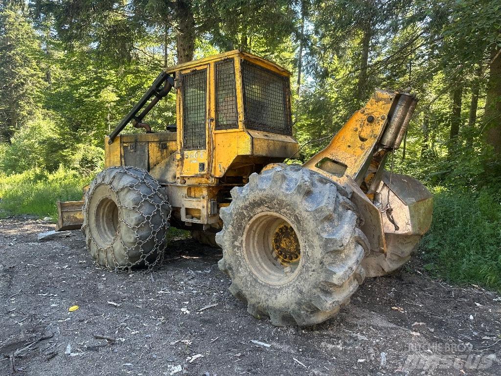 John Deere 540 E Arrastrador de troncos