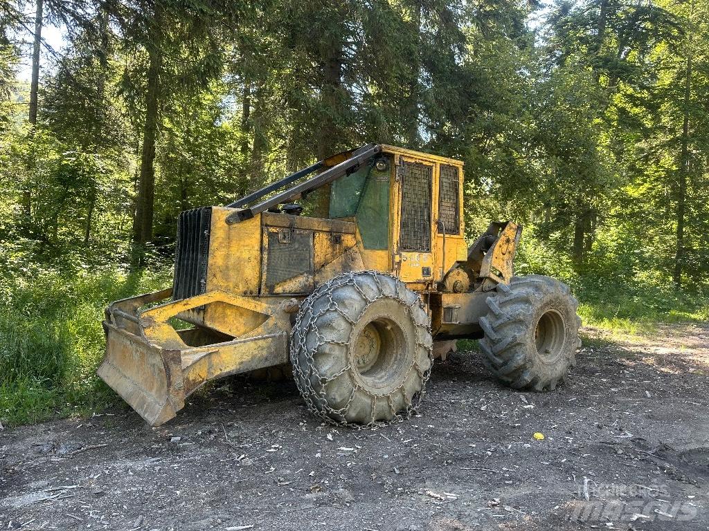 John Deere 540 E Arrastrador de troncos