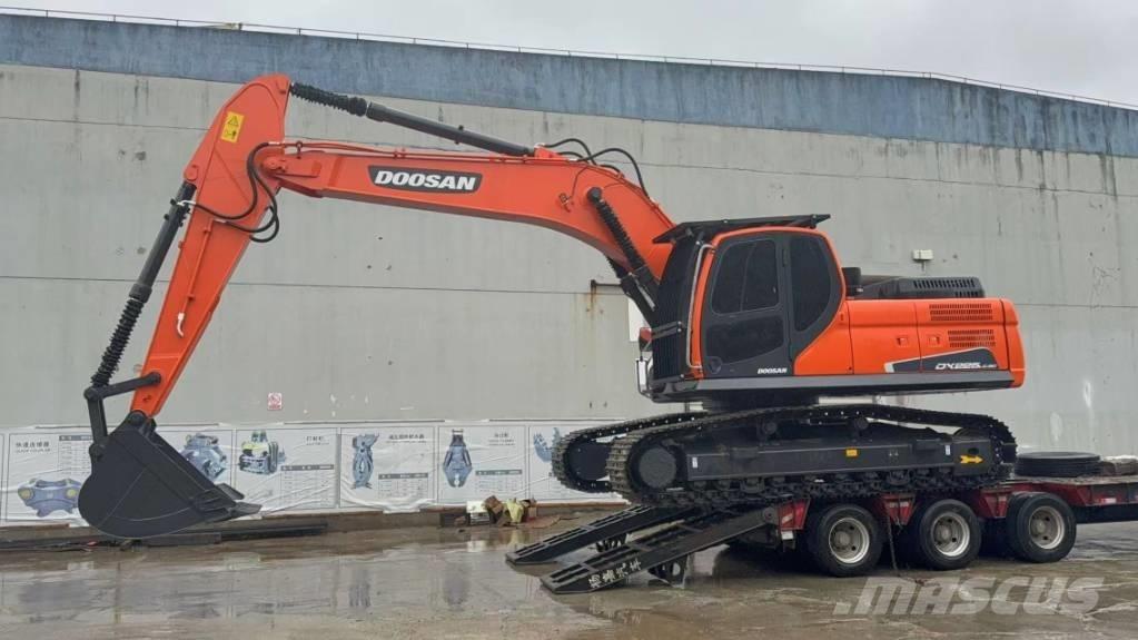 Doosan DX 225 LCA Excavadoras de cadenas