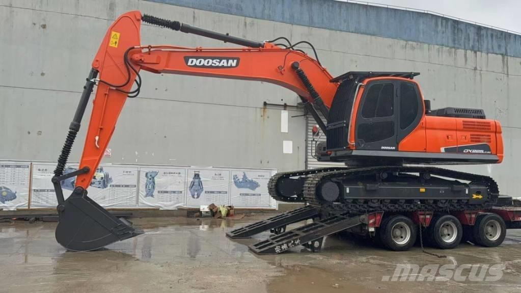 Doosan DX 225 LCA Excavadoras de cadenas