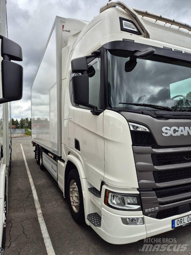 Scania 560R Camiones caja cerrada