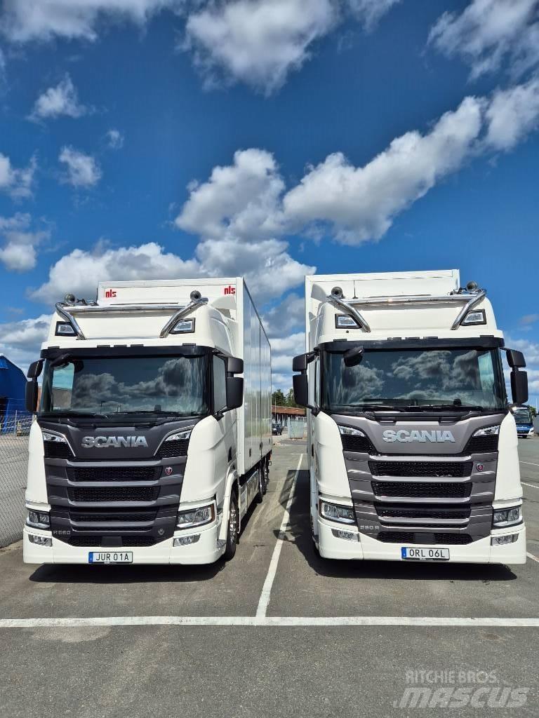 Scania 560R Camiones caja cerrada