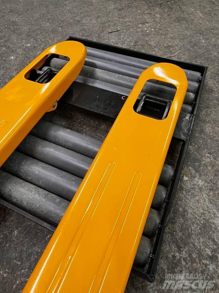  ROČNI VILIČAR Carretillas elevadoras todo terreno