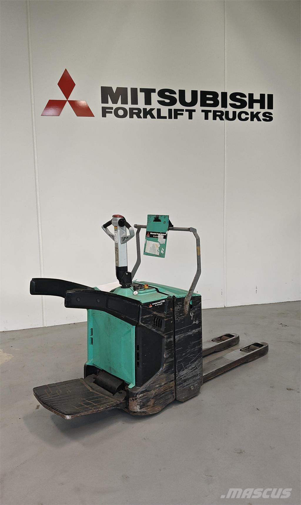 Mitsubishi PBV20N2 Plataforma con motor