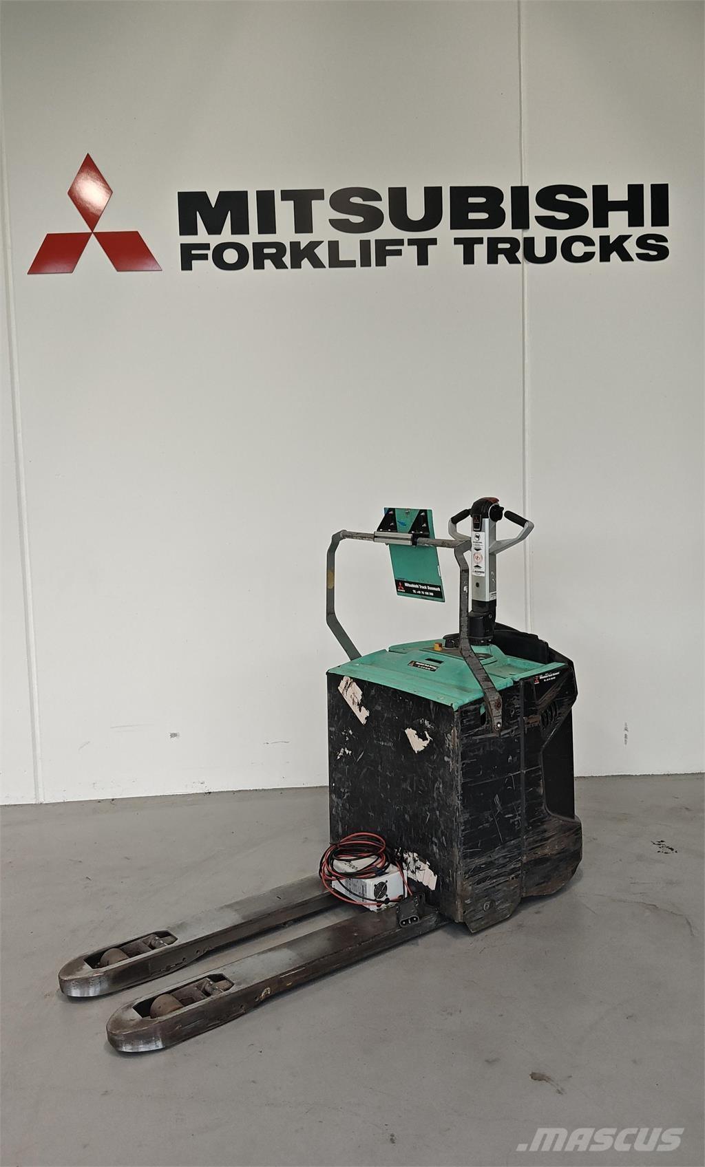 Mitsubishi PBV20N2 Plataforma con motor