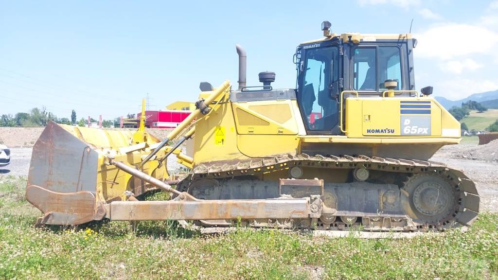 Komatsu D 65 PX-17 Buldozer sobre oruga