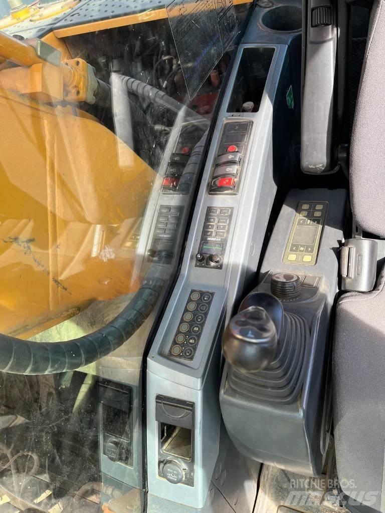 JCB JS 220 LC Excavadoras de cadenas