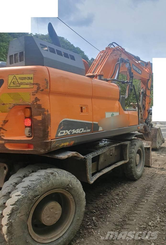 Doosan DX 140 W Excavadoras de ruedas