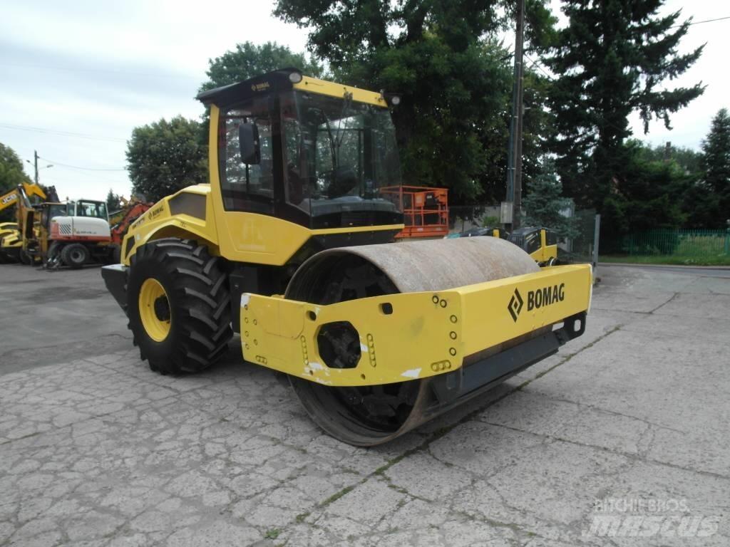 Bomag BW 213 DH-5 Rodillos de un solo tambor