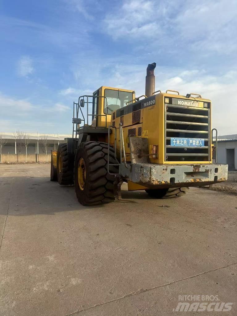 Komatsu WA 600-6 Cargadoras sobre ruedas