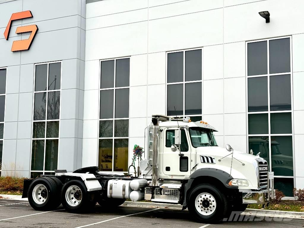 Mack GU813 Cabezas tractoras