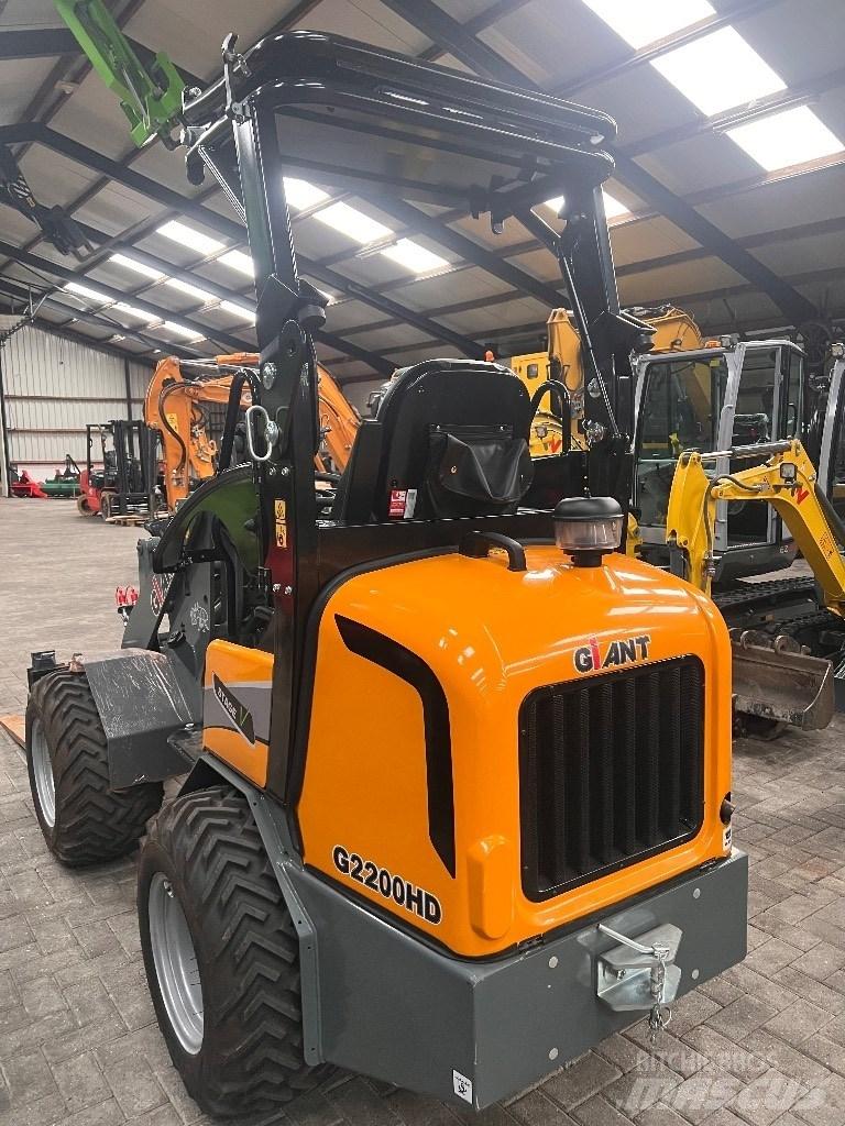 GiANT G2200 HD DEMO Cargadoras sobre ruedas
