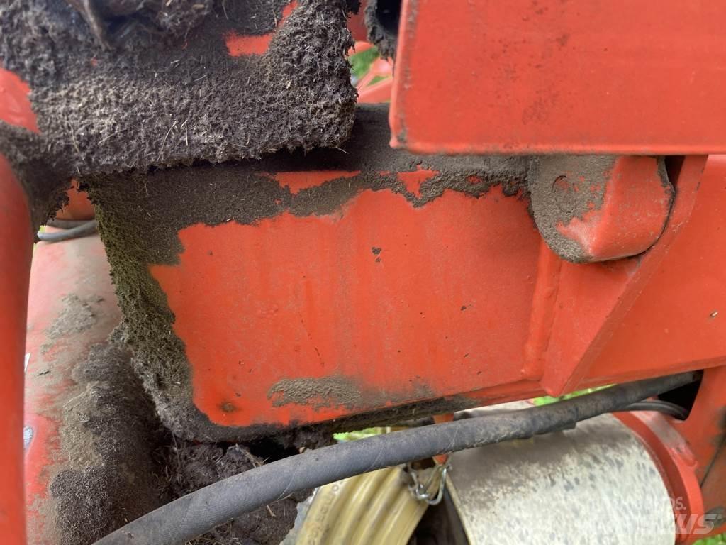 Kuhn GF6301MH Rastrillos y henificadores
