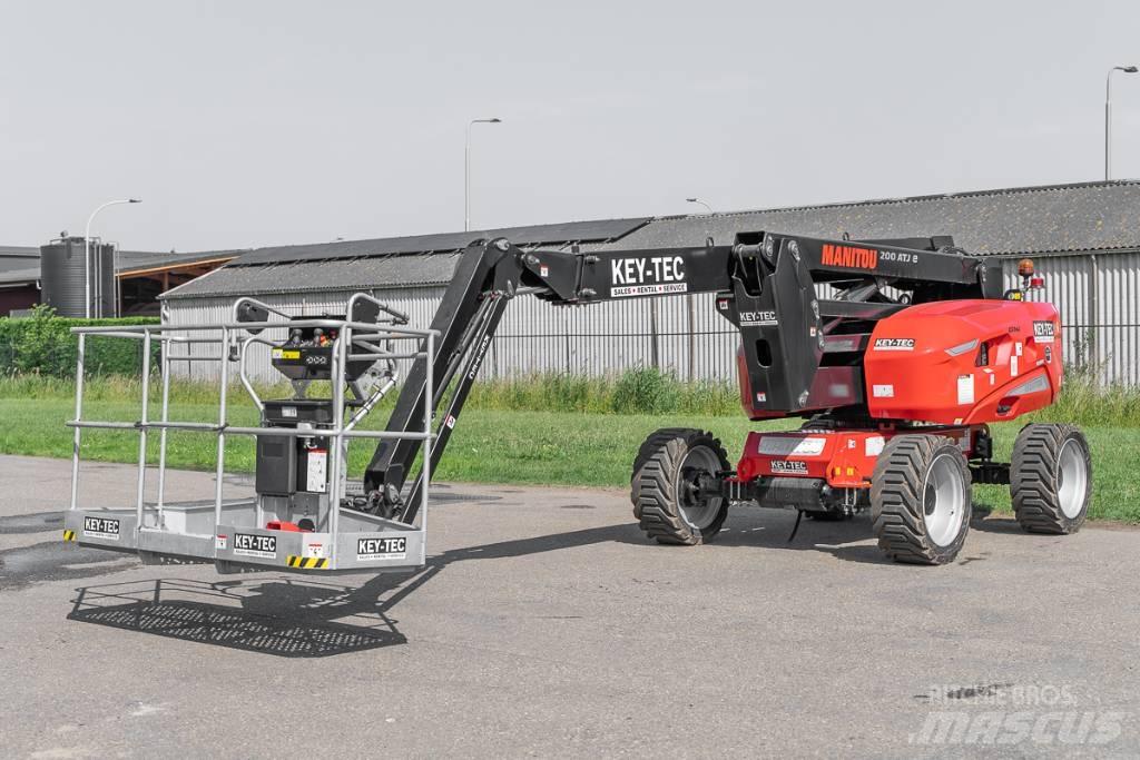 Manitou 200 ATJ e Plataforma de trabajo articulada