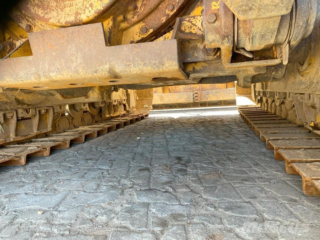 CAT D6T XW Buldozer sobre oruga