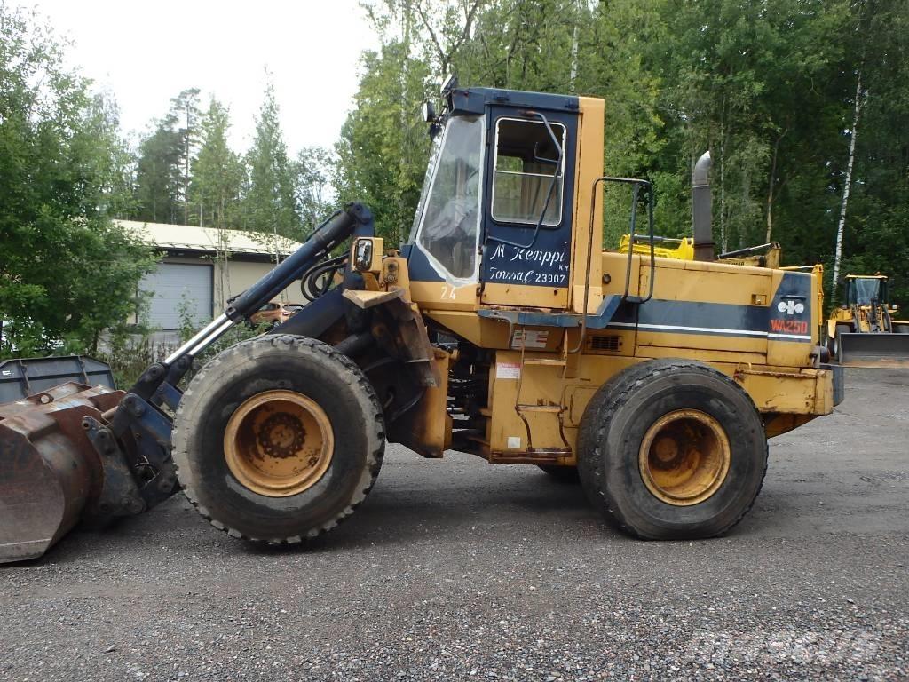 Komatsu WA 250-1 Cargadoras sobre ruedas