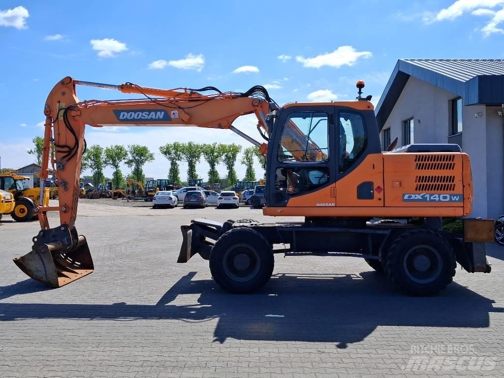 Doosan DX 140 W-3 Excavadoras de ruedas