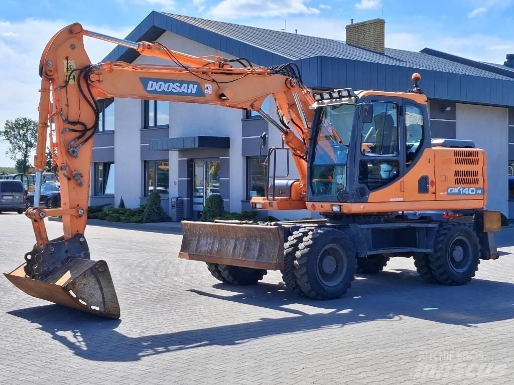 Doosan DX 140 W-3 Excavadoras de ruedas
