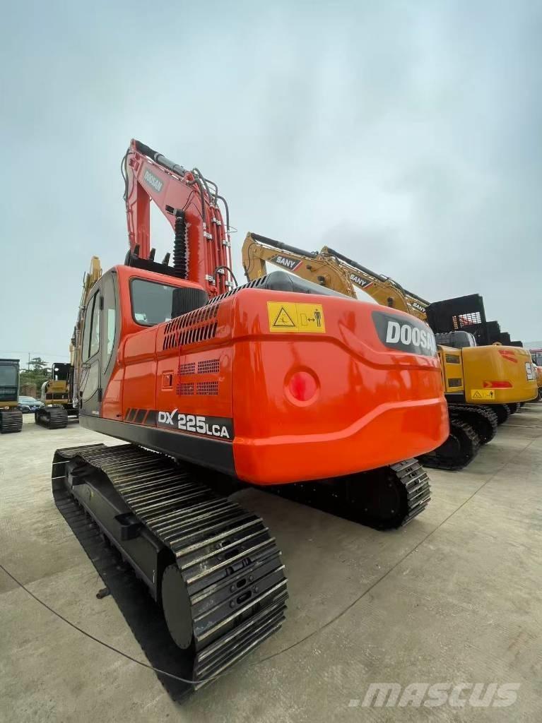 Doosan DX 225 LC Excavadoras de cadenas