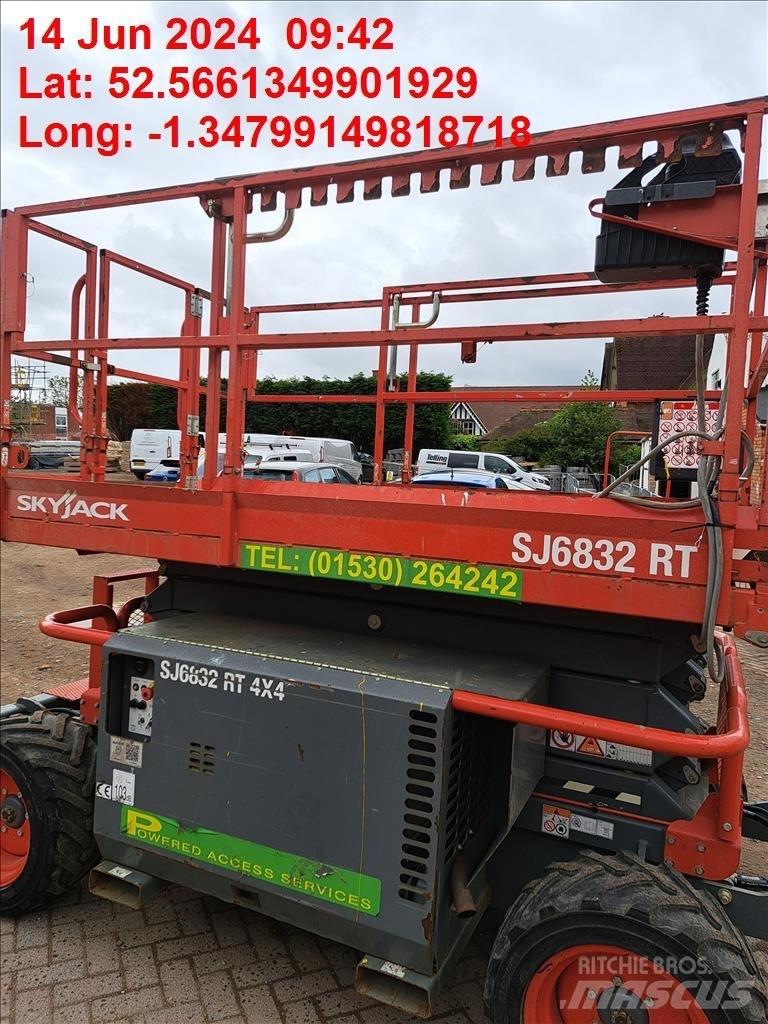 SkyJack SJ 6832 RT Plataformas tijera