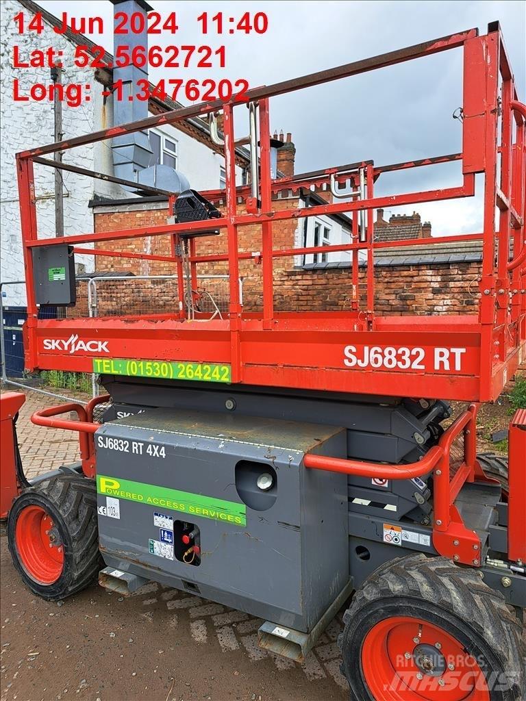 SkyJack SJ 6832 RT Plataformas tijera
