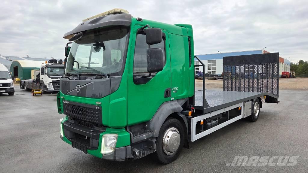 Volvo FL250 4X2 Camiones portamaquinaria