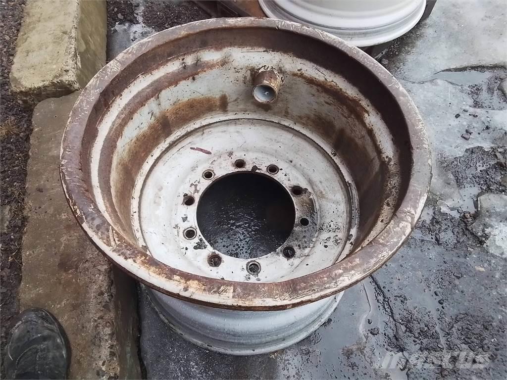 Valmet 890 20x26 Neumáticos, ruedas y llantas