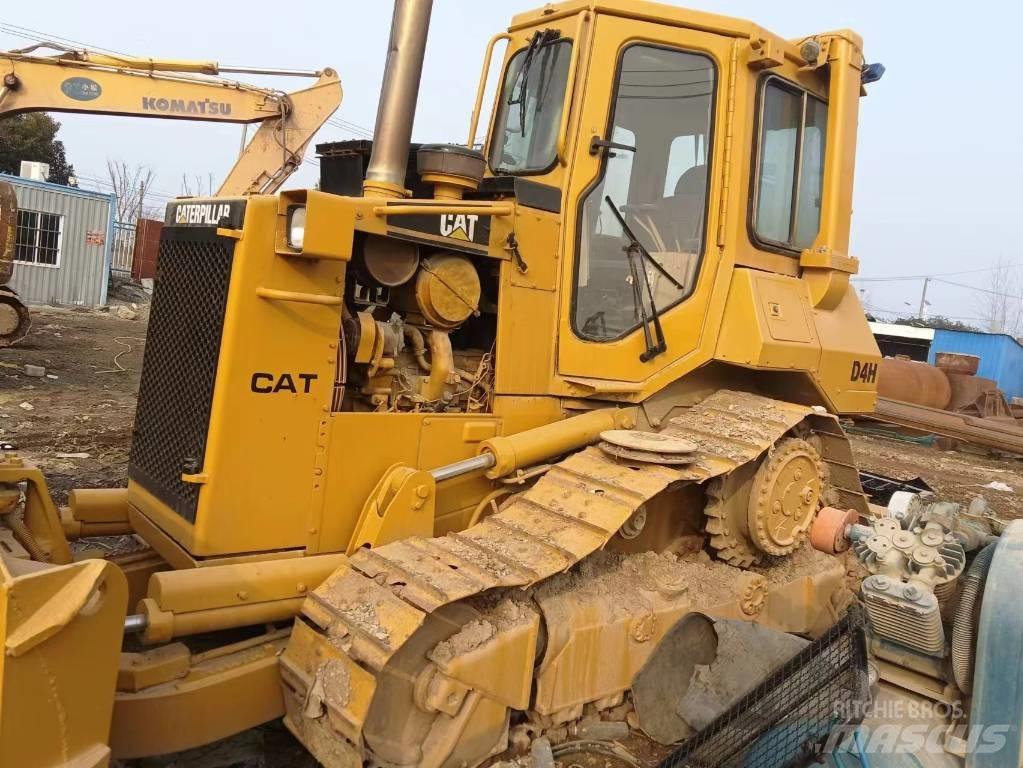 CAT D 4 H Buldozer sobre oruga