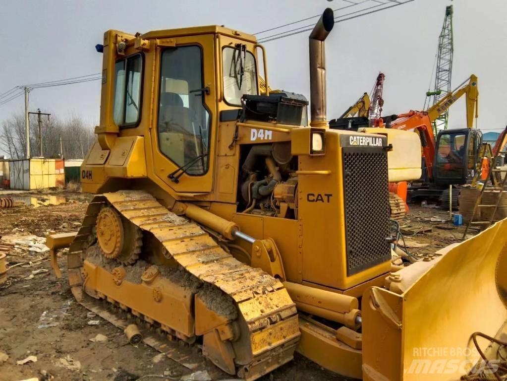 CAT D 4 H Buldozer sobre oruga