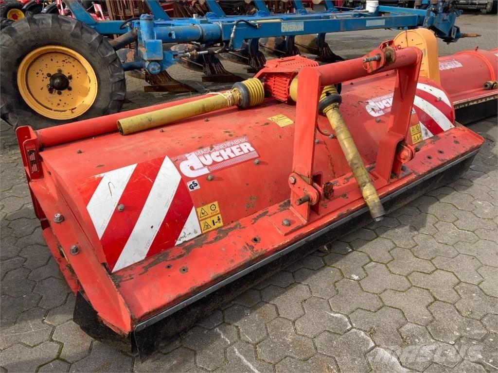 Dücker UM 27 Otros equipos usados para la recolección de forraje