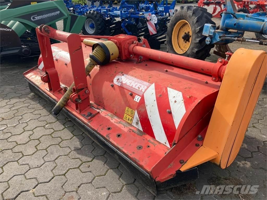 Dücker UM 27 Otros equipos usados para la recolección de forraje
