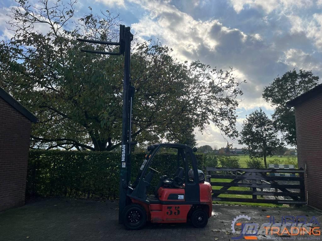 Nissan UD02A25PQ Carretillas LPG