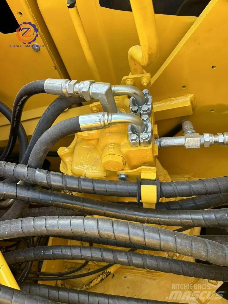 Komatsu PC 220-8/ Excavadoras de cadenas