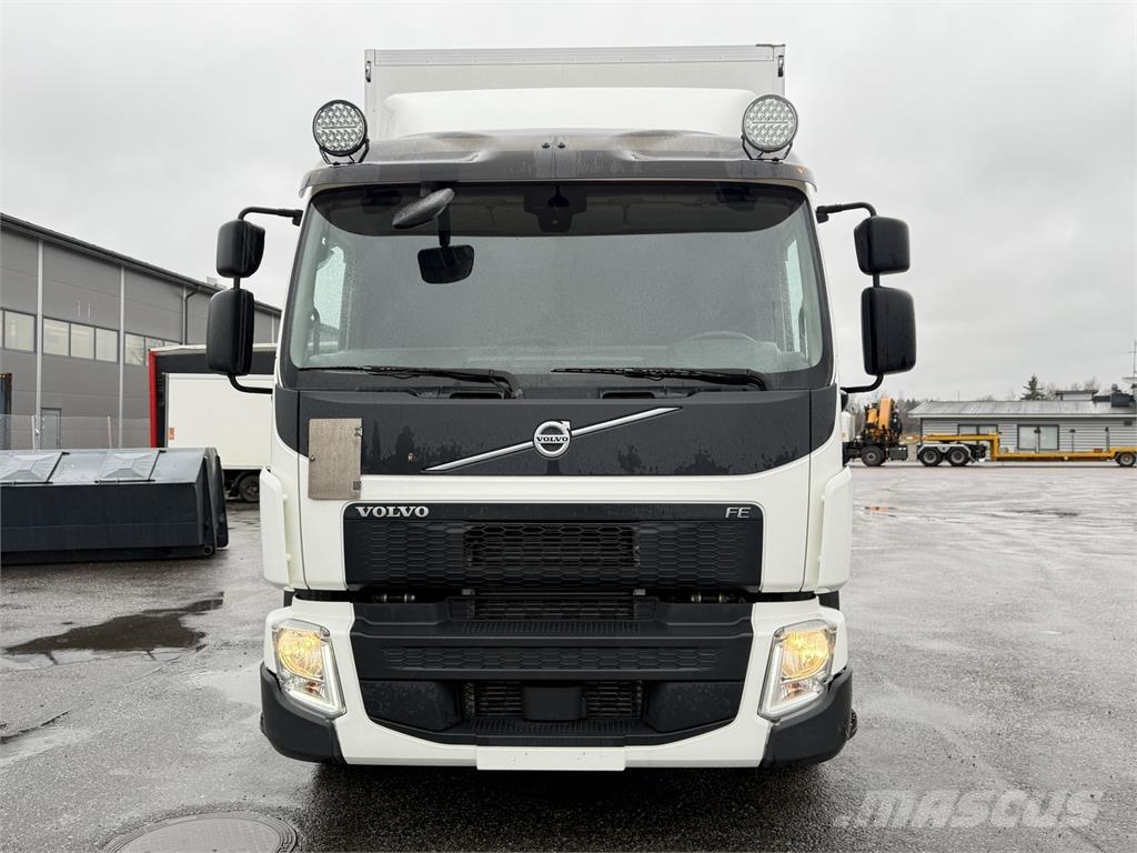 Volvo FE320 4X2 Camiones caja cerrada