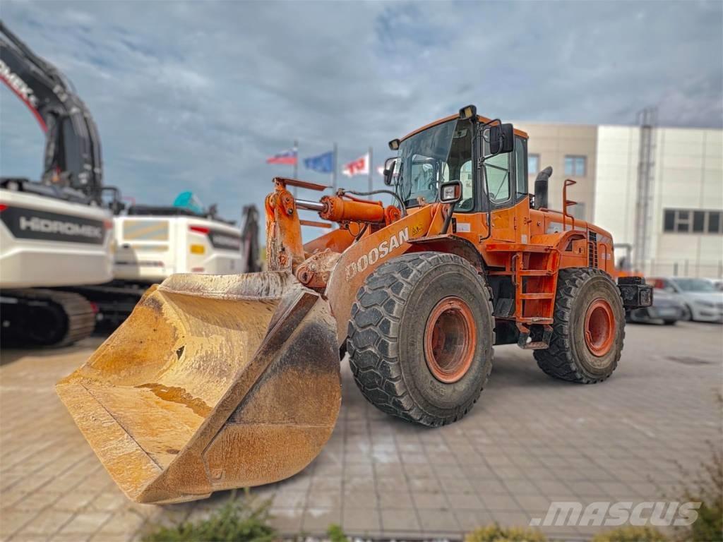 Doosan DL 300 Cargadoras sobre ruedas