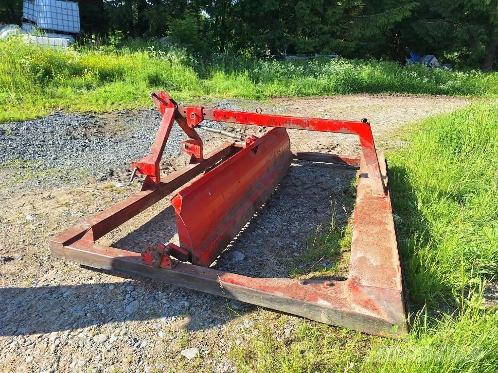 Runni Peltolana 300 Rastras para caminos