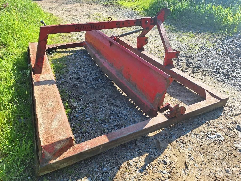 Runni Peltolana 300 Rastras para caminos