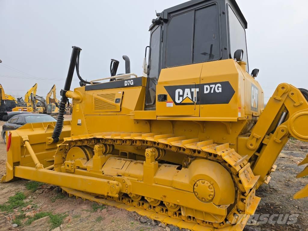 CAT D7G Buldozer sobre oruga