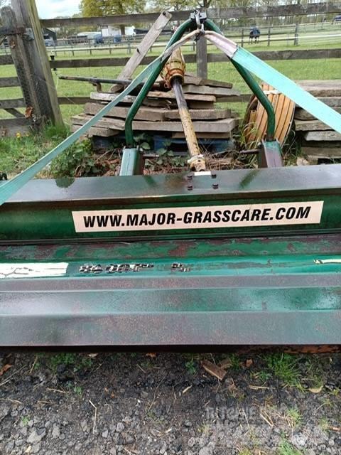 Major 8400 TOPPER Segadoras y cortadoras de hojas para pastos
